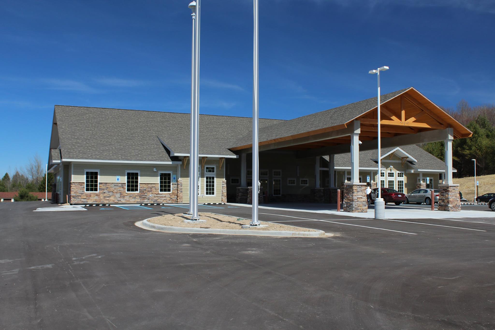 10956467_898609420206340_1270243490532873891_o East Jordan Family